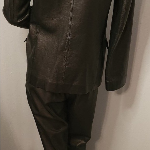 Vintage Gucci Black ladies lambskin leather suit. - Picture 4 of 8